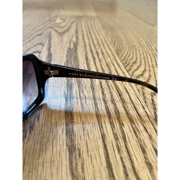 Marc Jacobs Women’s Black Sunglasses W/ Case. Model MMJ 191/S - Picture 4 of 9
